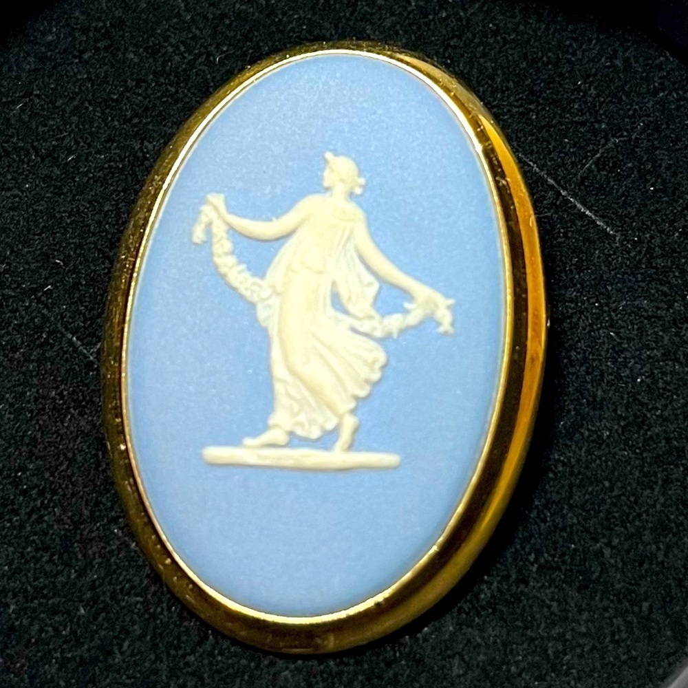 Wedgewood  ‘dancing hours!’ Brooch with gold tone surround. Vintage. Cameo. Blue